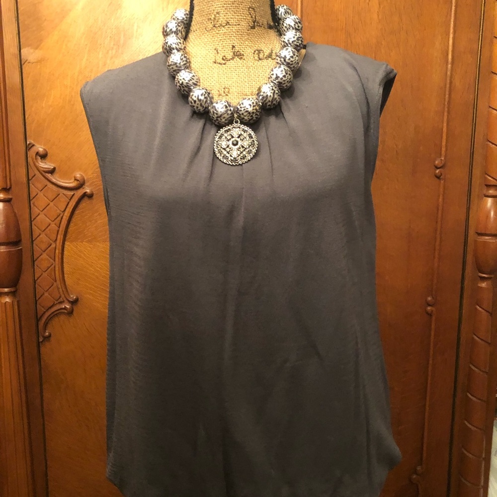 Crepe dark gray top